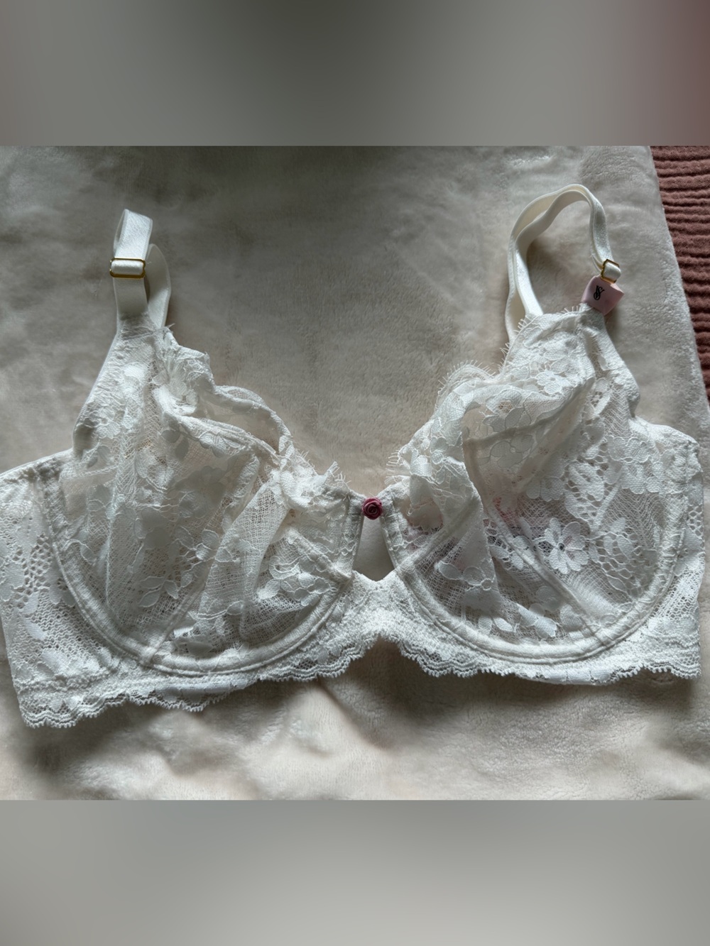 NWT Victoria's Secret White Lace Underwire Bra with Rose Accent 34DD